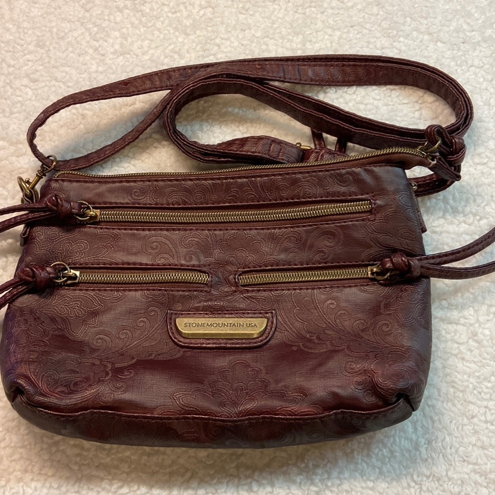 Stone Mountain USA Crossbody/Shoulder/Wristlet Bag Paisley Textured Burgundy EUC